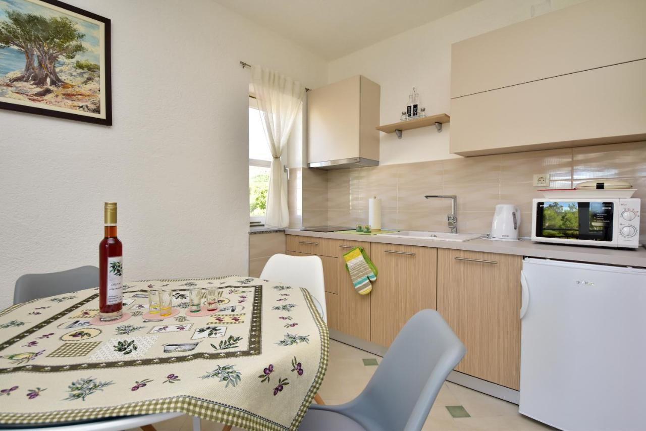 in olive garden Daire Starigrad Paklenica Dış mekan fotoğraf