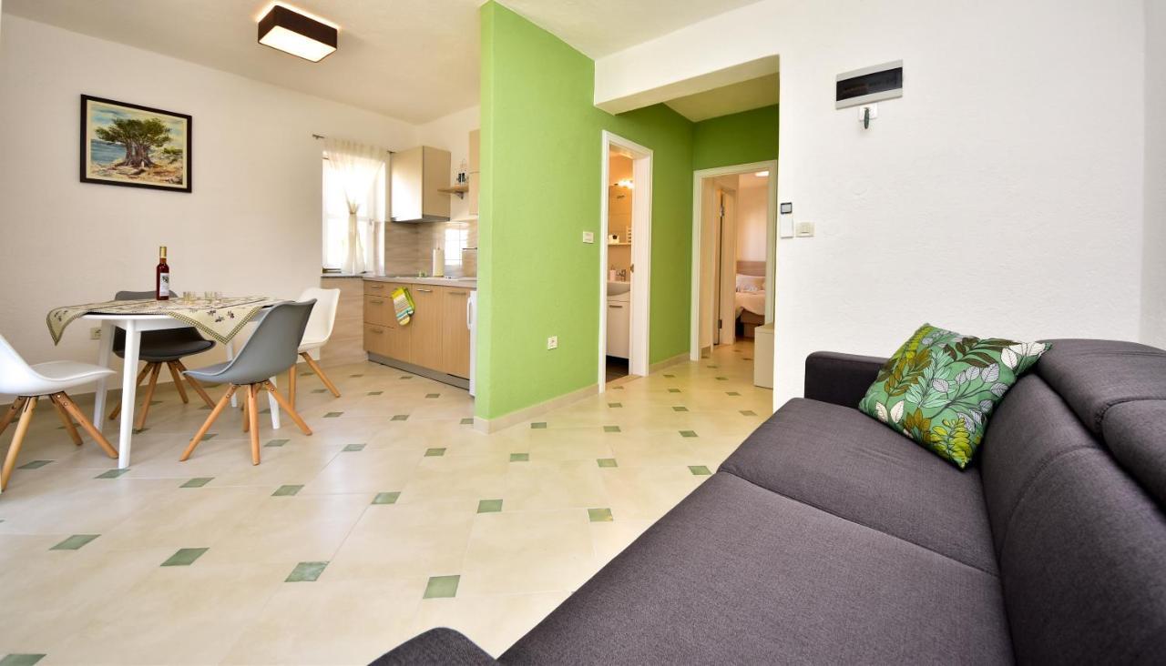 in olive garden Daire Starigrad Paklenica Dış mekan fotoğraf